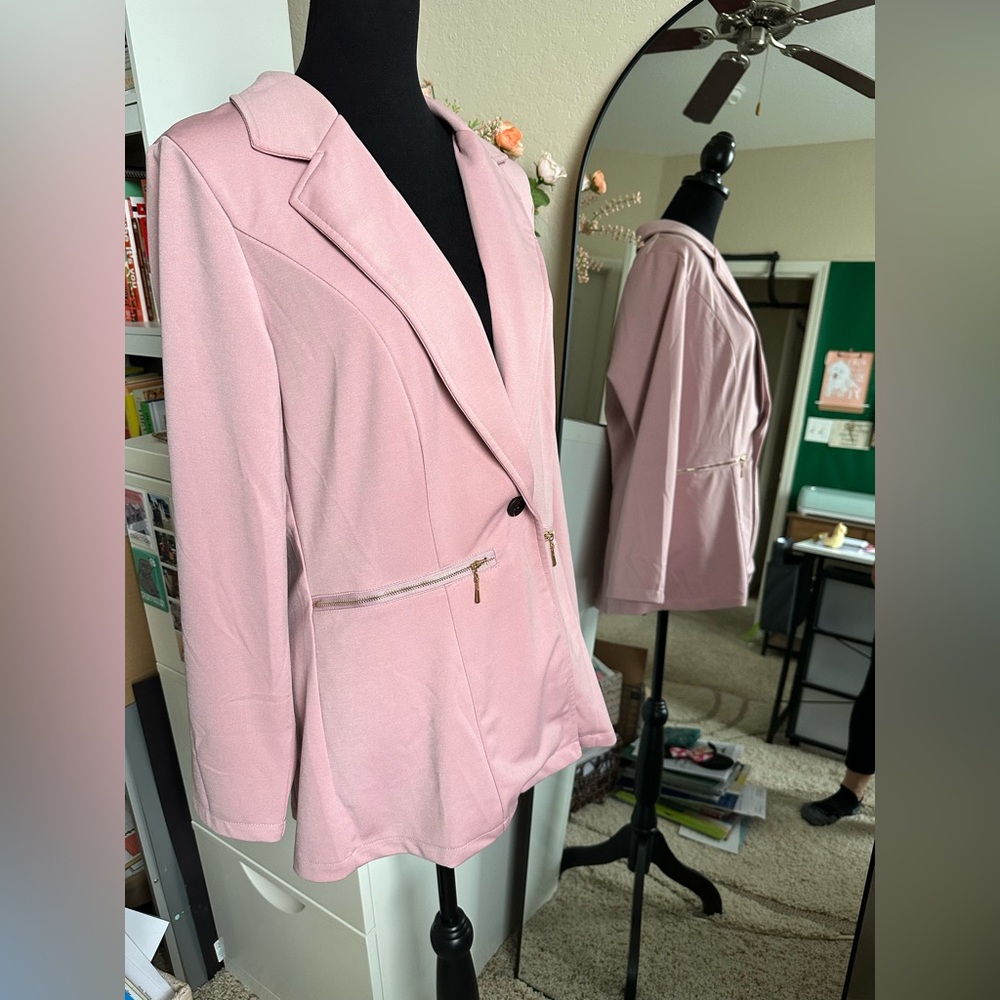 Genhoo Large Pink Blazer with gold zip detail pockets and single tortoise button